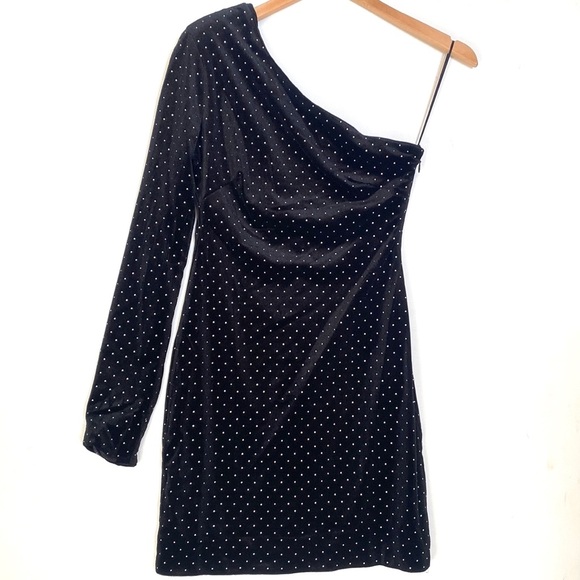 (A4c) NEW Cosmopolitan Black studded one Shoulder velvet dress, Size M, NWOT - Picture 4 of 12